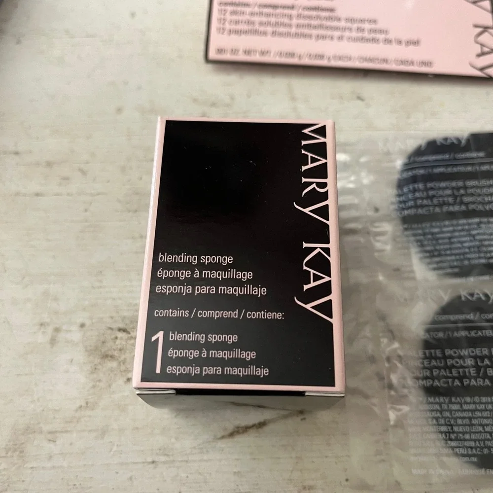New Mary Kay Lot - Vitamin C Squares Blending Sponge & 2 Palette Powder Brushes